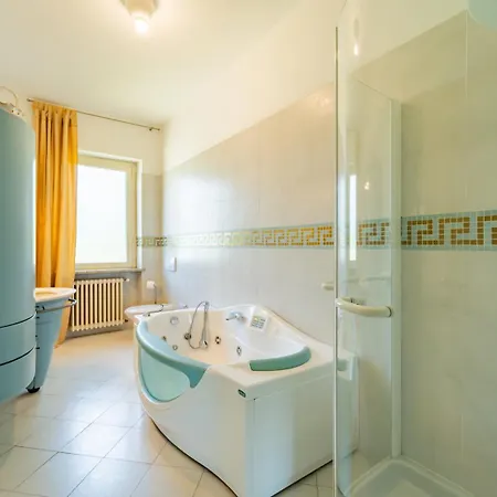 Villa With Pool In Unesco, 4 Room, Parking E Free Wifi *