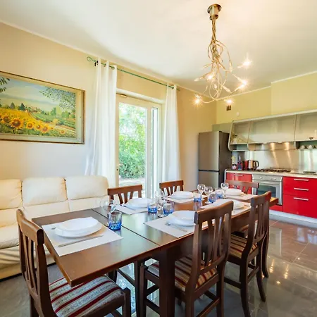 Villa With Pool In Unesco, 4 Room, Parking E Free Wifi *