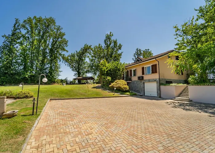 Villa With Pool In Unesco, 4 Room, Parking E Free Wifi San Damiano dʼAsti
